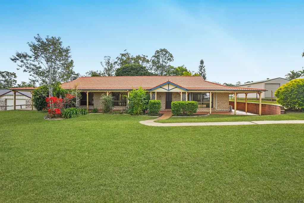 Gleneagle 3 Bedroom Charming Family Home with Space, Privacy & Lifestyle