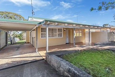 North Toowoomba 3房 Prospect街优越位置 757㎡梯田地块 3卧带内置衣柜 私密北向庭院 娱乐佳 选址公园旁 Fantastic North/East Position - 757sqm Allotment
