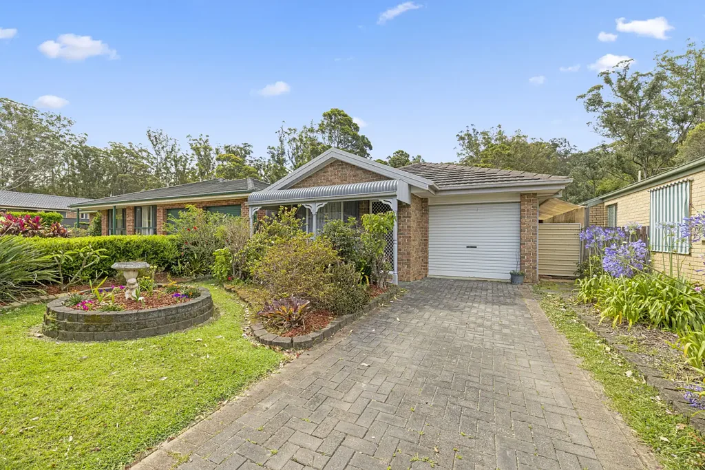 COMFORTABLE, WELL-KEPT FAMILY HOME