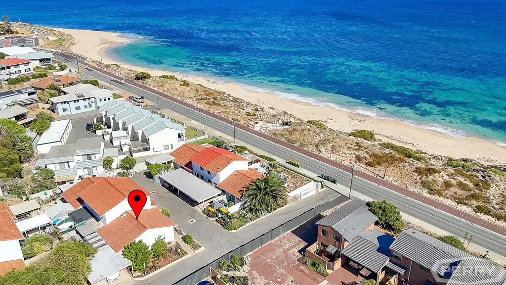 Halls Head 2 Bedroom JUST 150 METRES TO THE WATER'S EDGE AT BLUE BAY