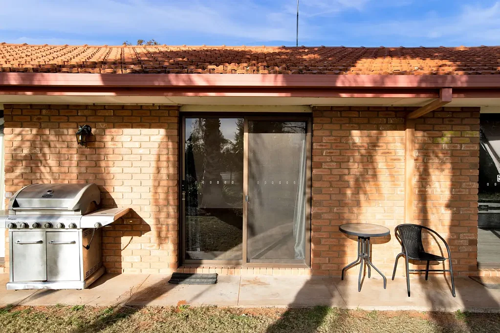 Quiet Red Cliffs Studio Unit
