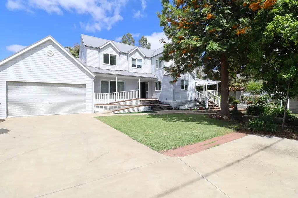 336-338 Hodgkins Street, Deniliquin, NSW 2710