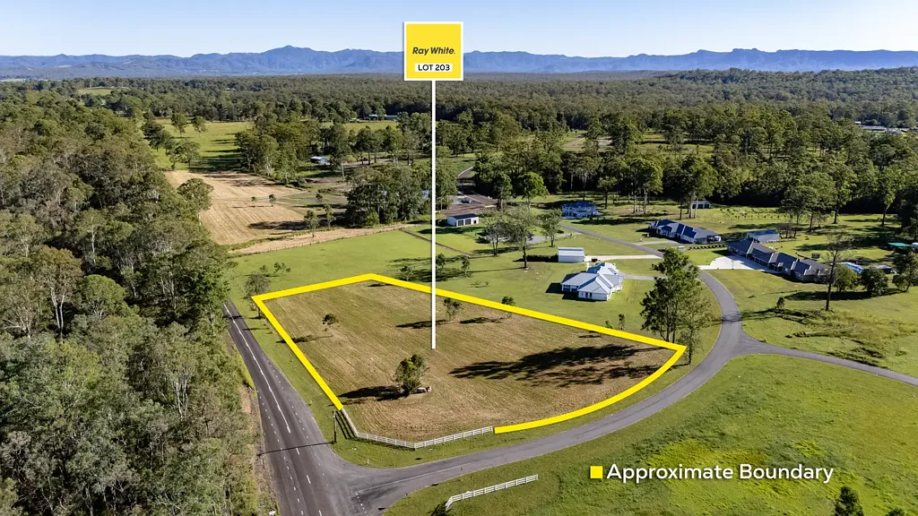 Taree Acreage Living, Minutes to Town!