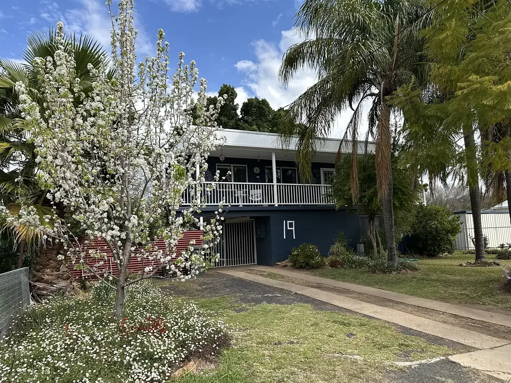 Warren 4બેડરૂમ Spacious Renovated Family Home on a Large Block
