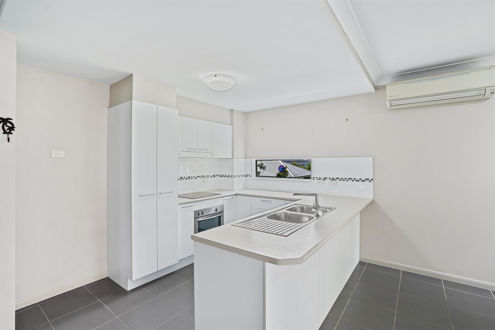 UNIT 4 109 CALLAGHAN ST, MOOROOBOOL QLD 4870, 0 Bedrooms, 0 Bathrooms, Unit