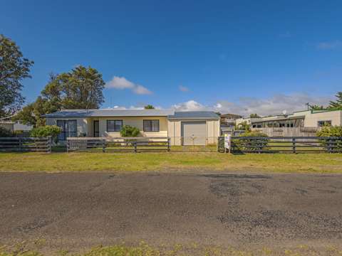 Himatangi Beach 3部屋 Affordable beach house - priced to sell