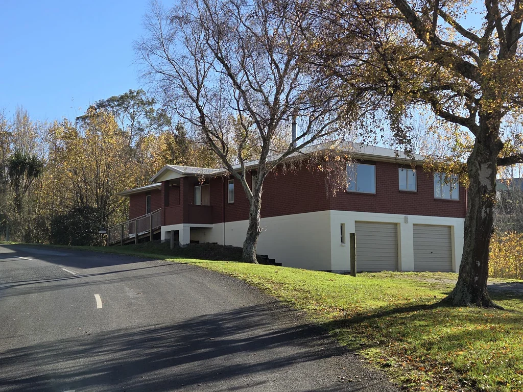 Balclutha 3 Bedroom Elevated Living with Spectacular Clutha Views