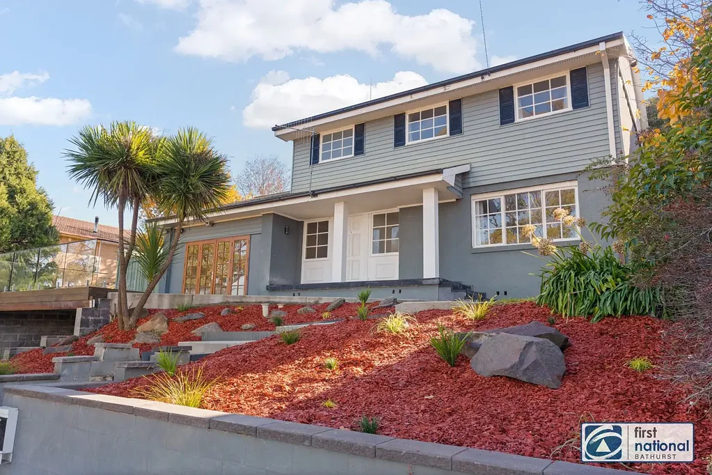 West Bathurst 4房  Delightful Home With Views To Mount Panorama