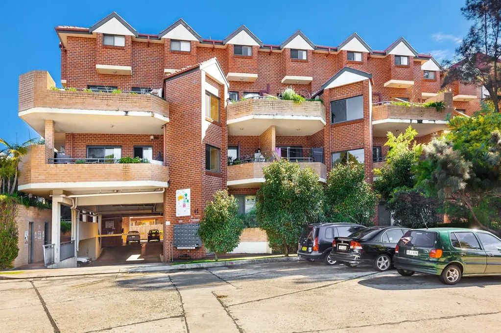 2 BEDROOM UNIT IN CONVENIENT LOCATION!