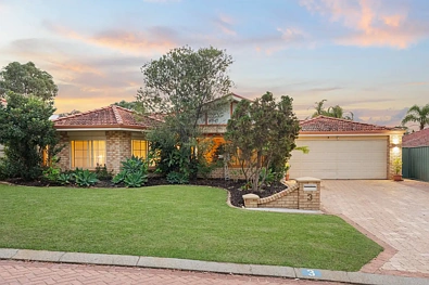 Baldivis 4房  Spacious family living opposite Trusty Park with entertainer's appeal.