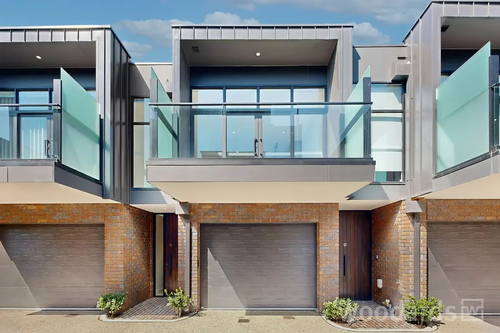 A Masterclass in Contemporary Elegance – Brand New Architecturally Designed 2 Bedroom Townhouse