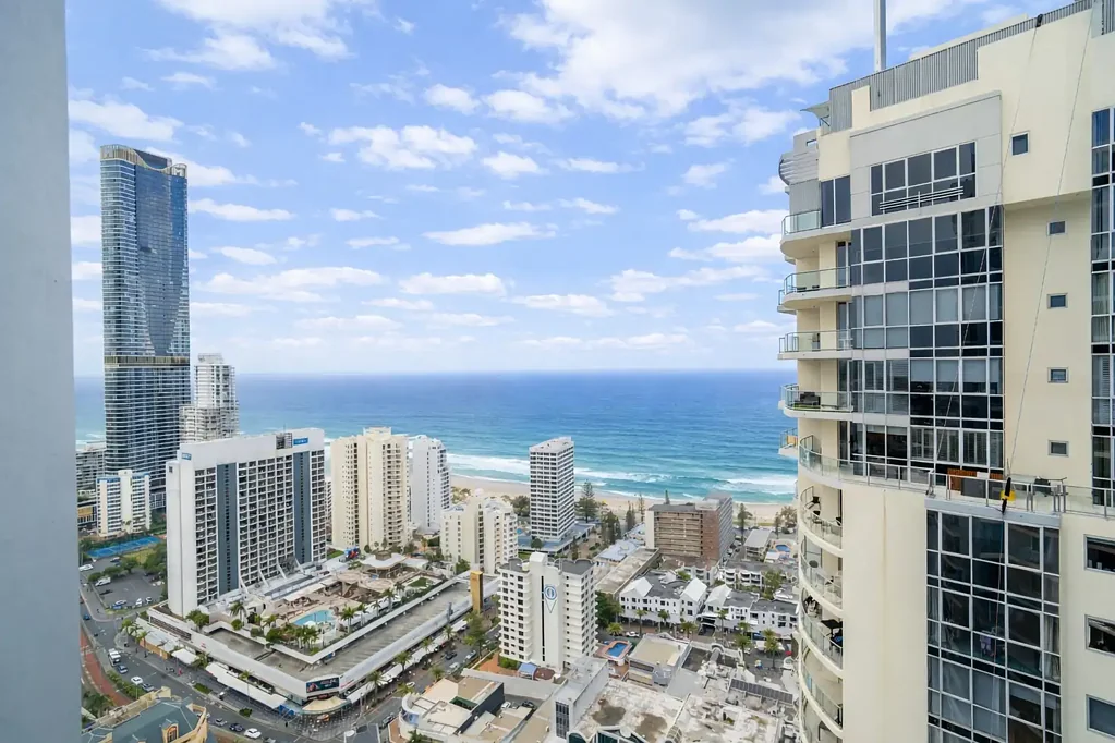 Surfers Paradise 2房  Prime Ocean-View Apartment | High Short-Term Rental Yield | Ideal Investment
