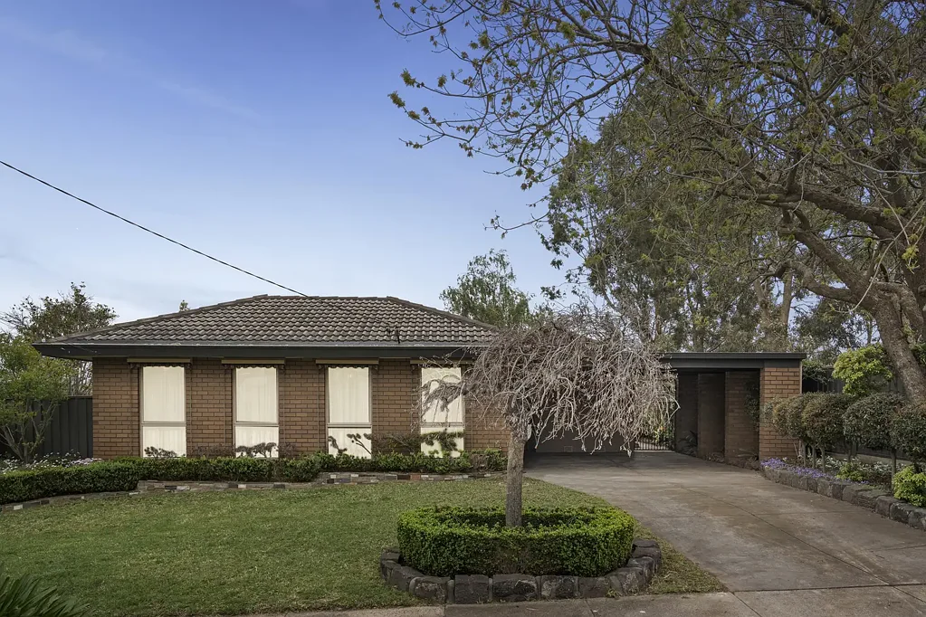 Airport West 3房 首次上市 - 值得珍藏的家庭住宅 First Time Offered - A Family Home to Treasure