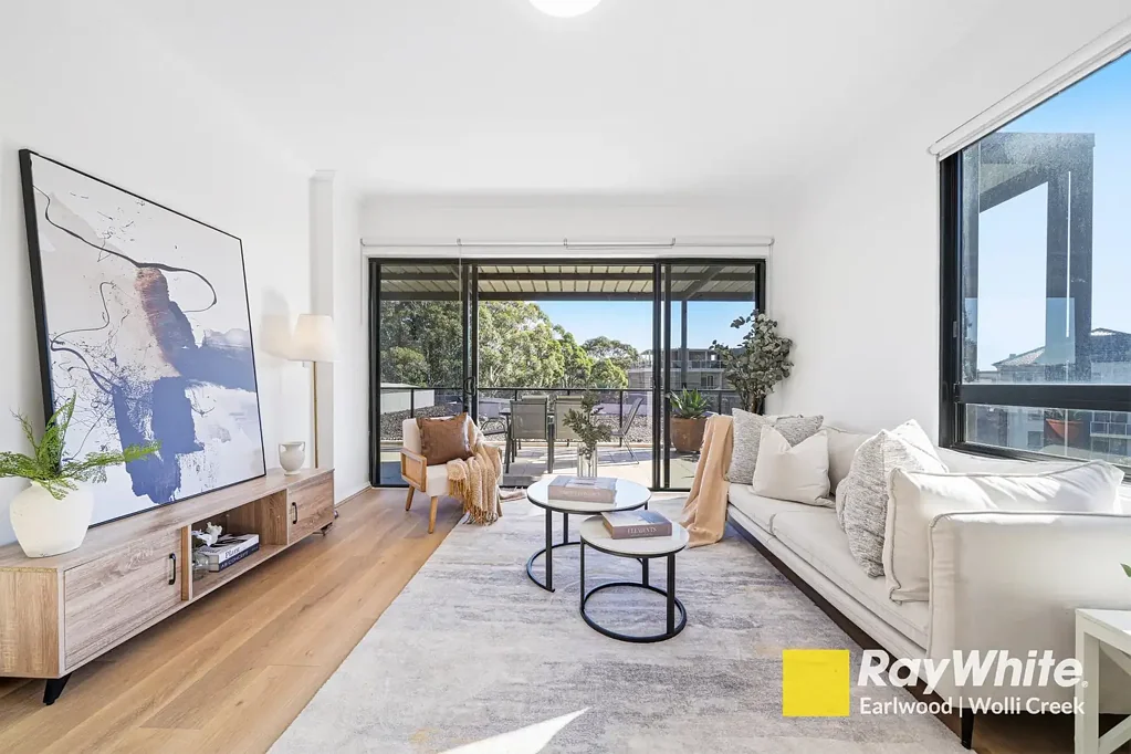 Wolli Creek 2 Slaapkamer Immaculately Presented Apartment in the Prestigious Sorrento Complex