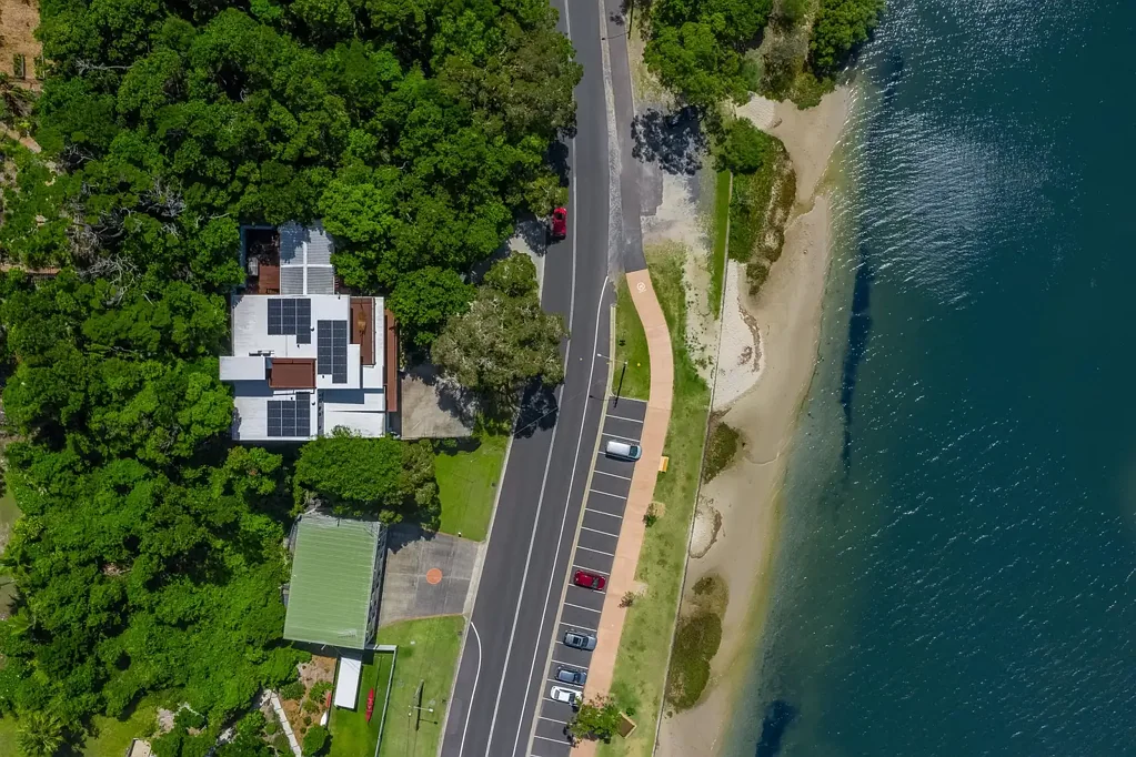 East Ballina 6chambre Elevated Waterfront Residence with Panoramic Views & Rare Dual-Lot Potential