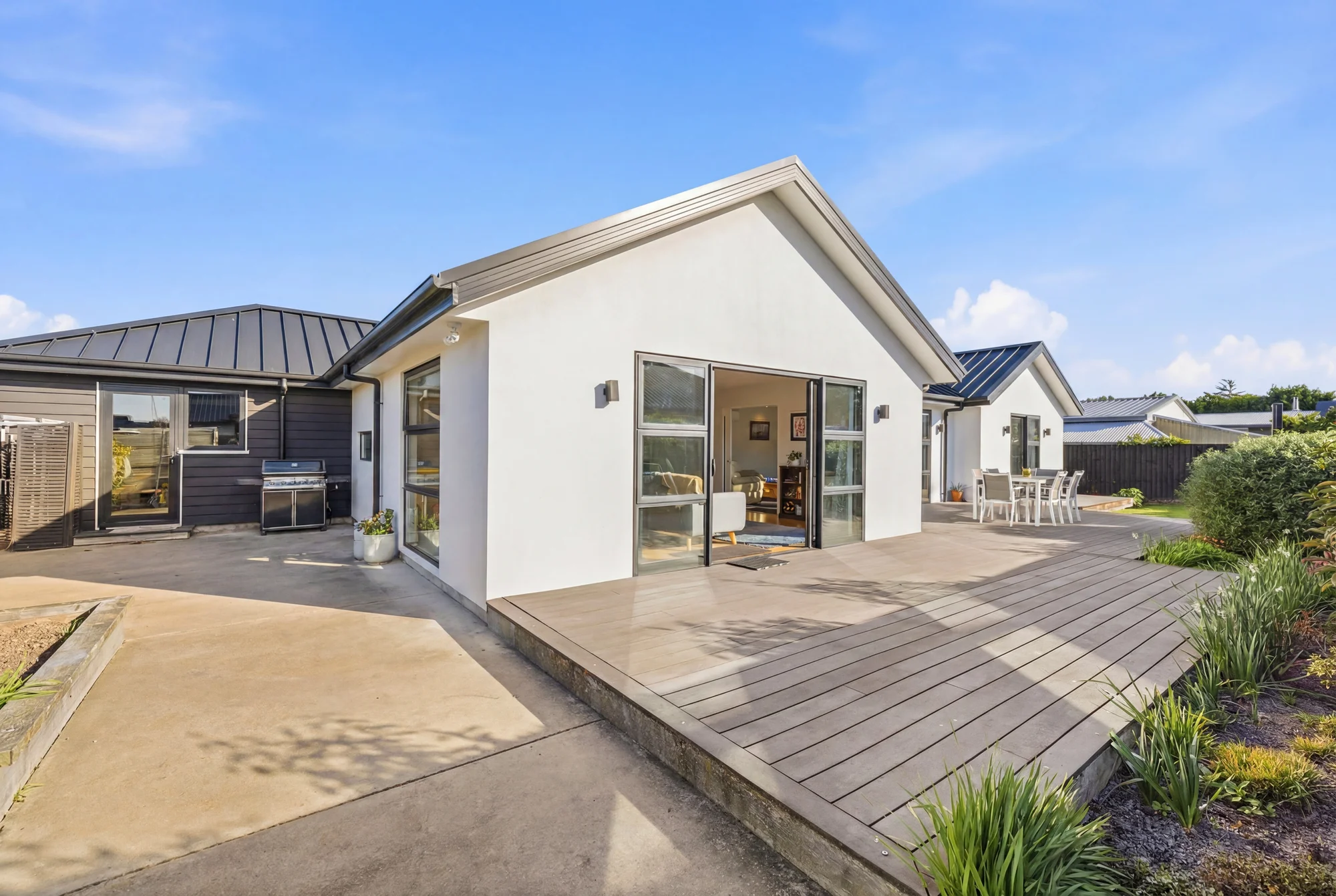 Halswell 3Phòng ngủ Space, Sun & Storage, Including a 3-Car Garage!