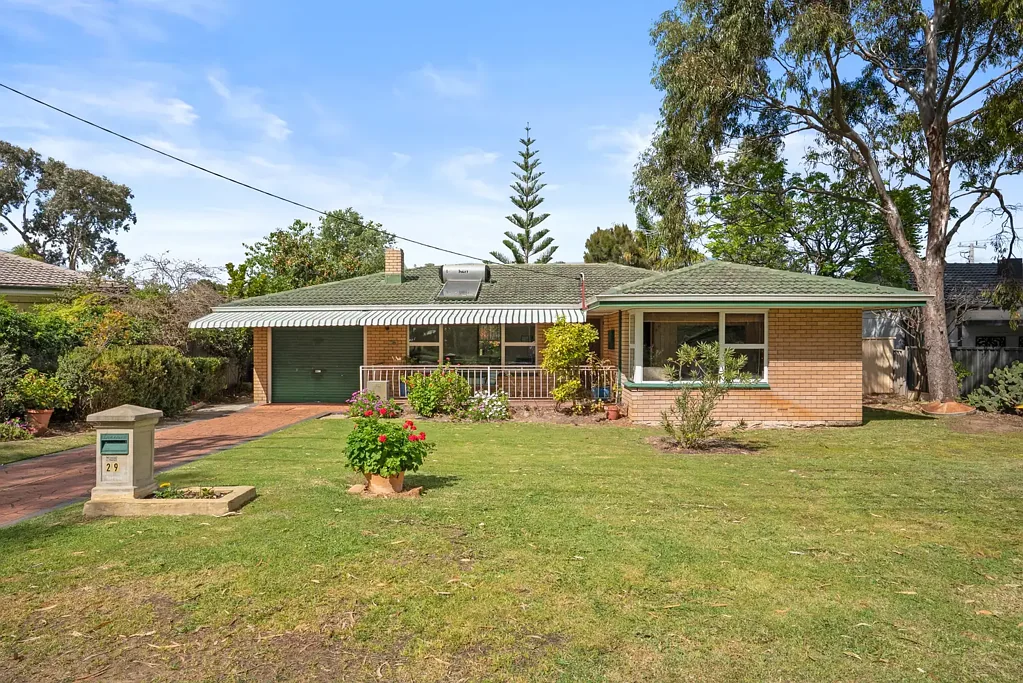 Rockingham 4 Bedroom Character, space & exciting potential on a generous 650sqm.