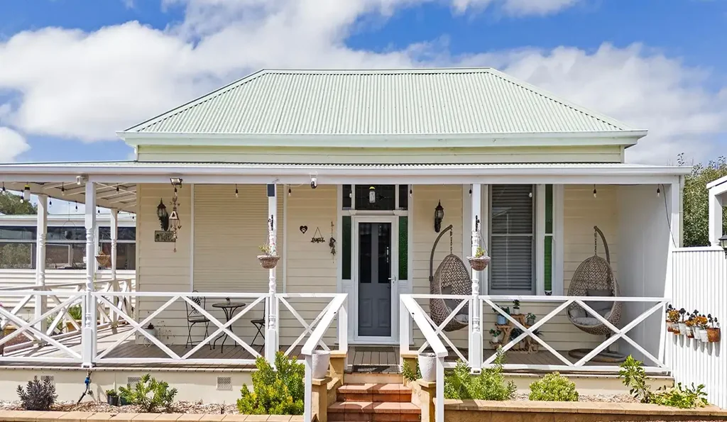 Koroit 4部屋 Where Period Elegance Meets Modern Comfort