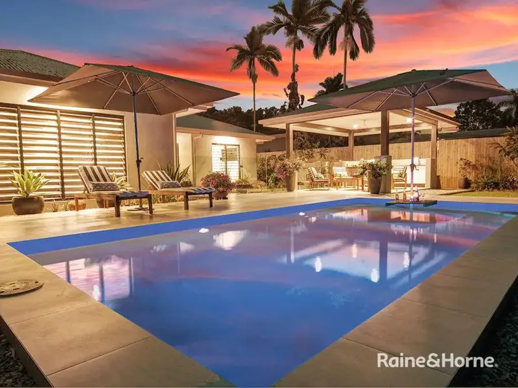Port Douglas 4कमरा STUNNING AS NEW - QUALITY HOME