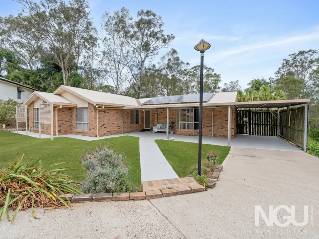 Karalee 4 Slaapkamer Private Family Oasis with Poolside Entertaining in Prime Location