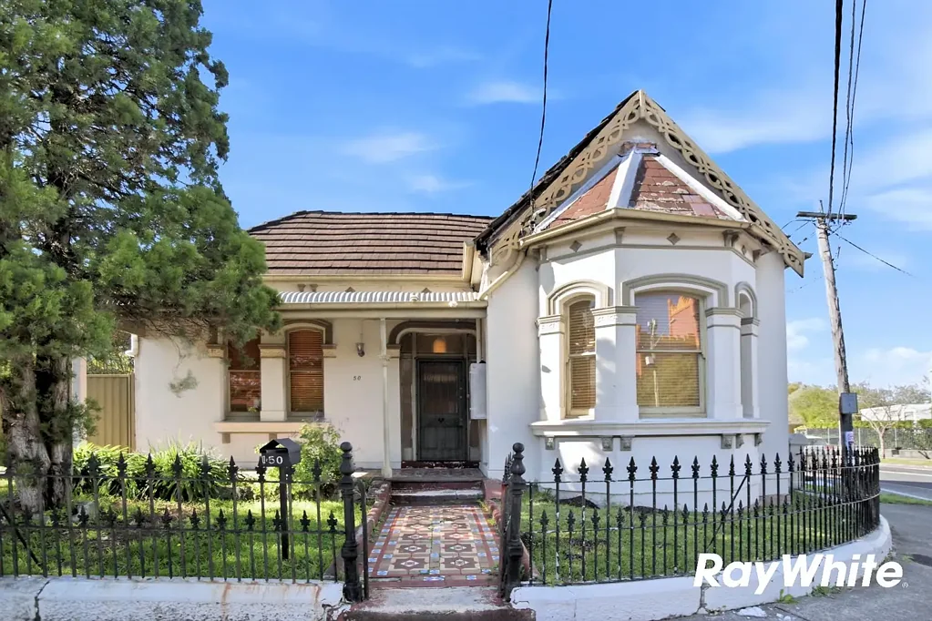 Freshly Painted Large 2 Bedroom Family Home
