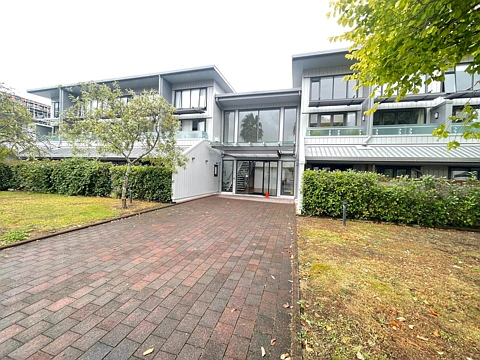 1 Bedroom Apartment -  Water Included !!
