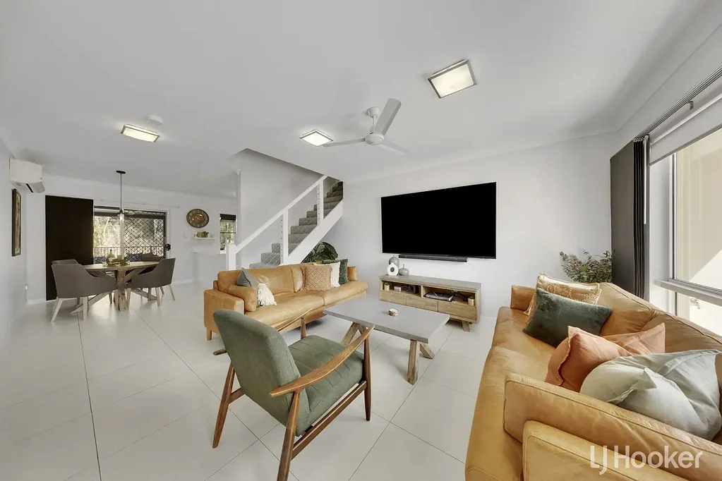 Kin Kora 3બેડરૂમ CONTEMPORARY TOWNHOUSE LIVING WITH TRANQUIL BUSHLAND OUTLOOK
