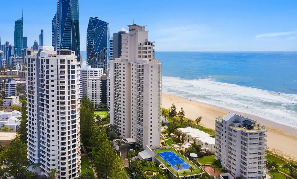 PREMIUM BEACH SIDE LIVING - FULLY FURNISHED 3 BEDROOM RESIDENCE WITH OCEAN VIEWS