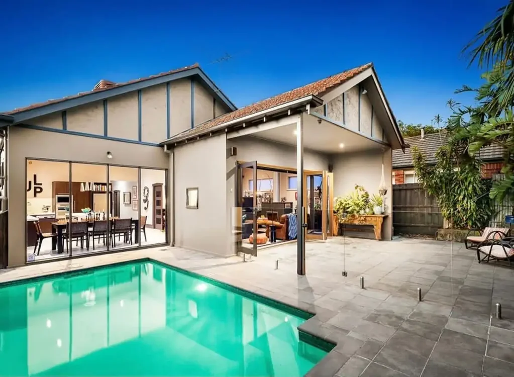 RESORT STYLE TROPICAL PARADISE IN PREMIUM LOCATION!!