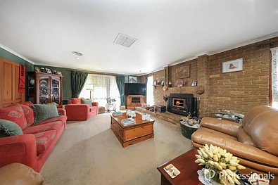 Silid Pahingahan - 78 Barries Road, Melton, VIC 3337