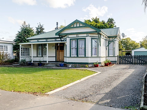 Pahiatua 3房  Character home with modern touches