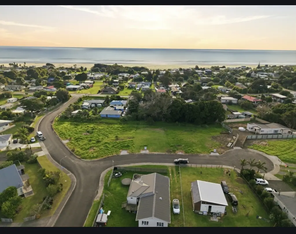 Ahipara Land, Lifestyle, and Location