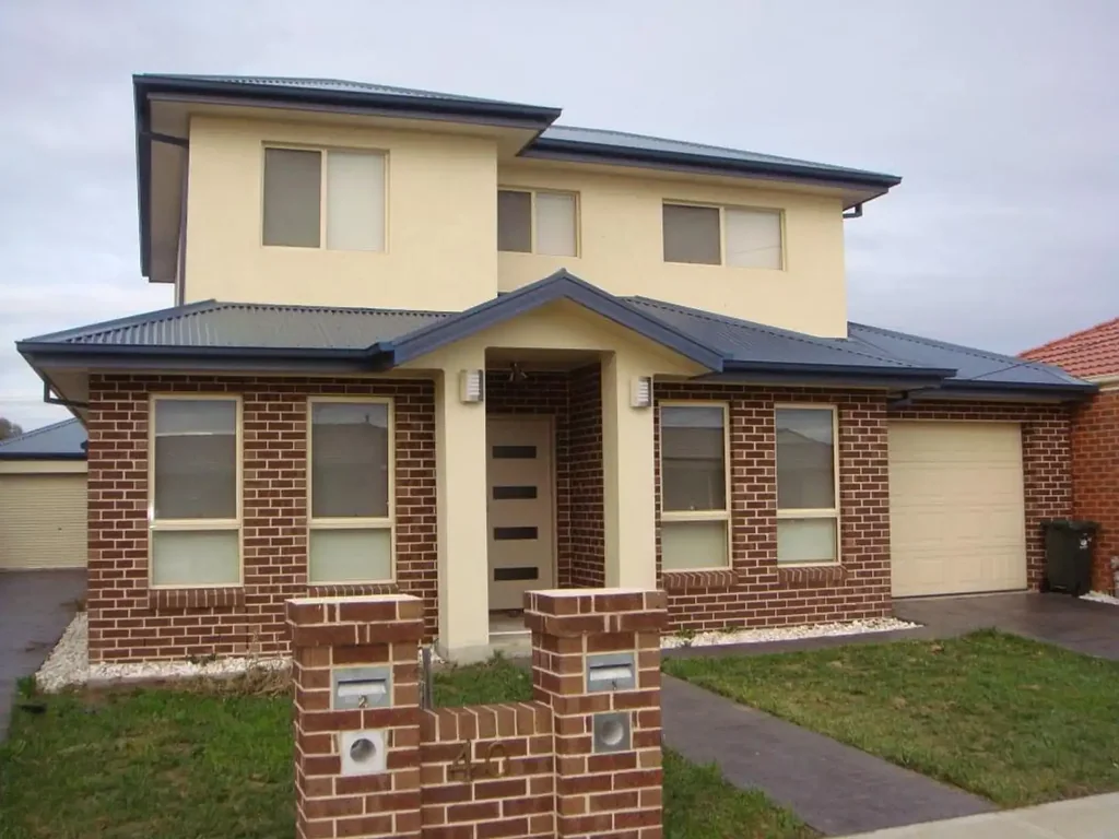 Comfortable Townhouse Living in a Convenient Deer Park Location