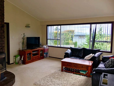 位于 Murrays Bay Intermediate 和 Rangitoto College 学区内