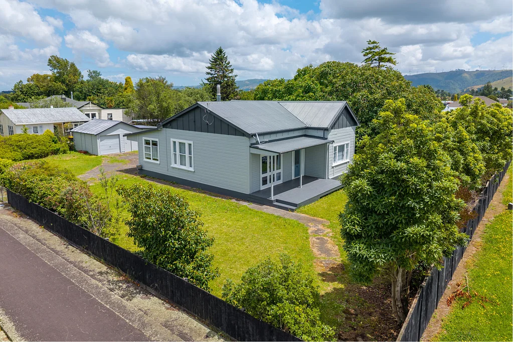 Woodville 4 Slaapkamer Timeless villa on a generous 2044m2 corner section