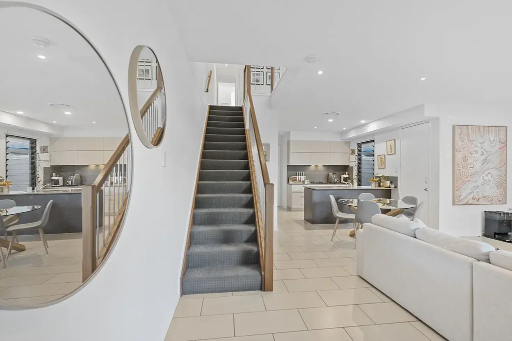 Yeronga 3房 超时尚联排别墅，带独立街道入口 Ultra Stylish Townhouse With Private Street Entry