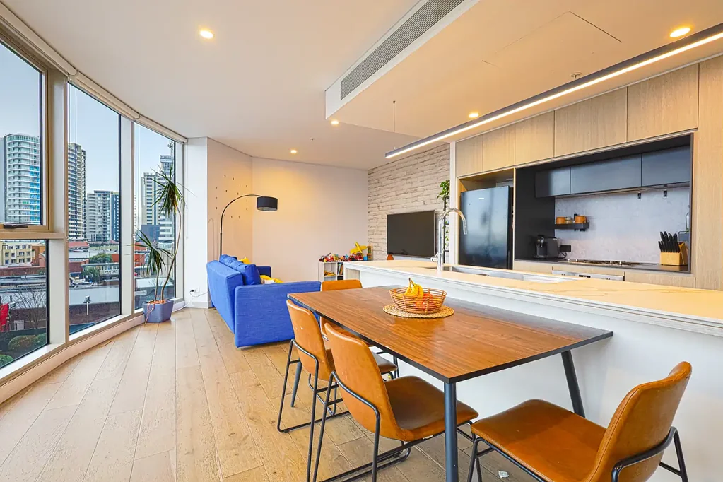 Luxurious Urban Living - 2-Bedroom Epping Apartment Near Metro