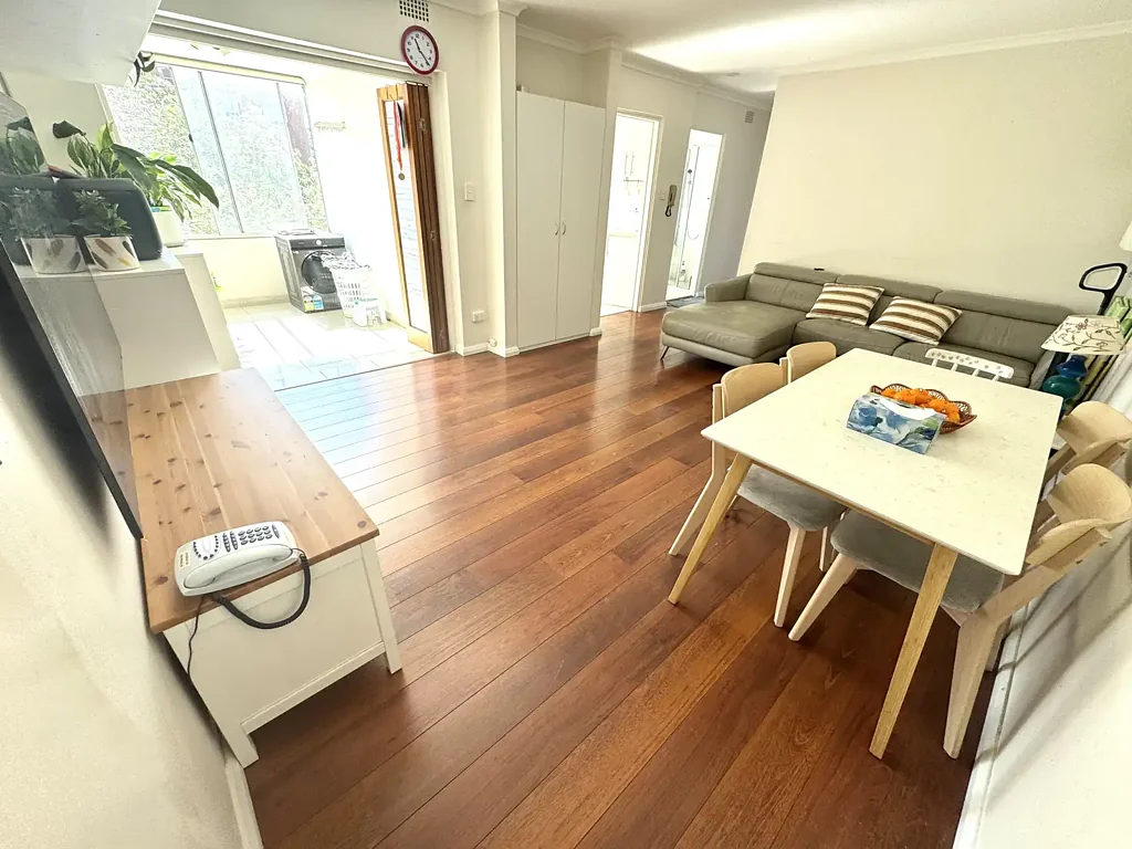 SPACIOUS & LIGHT-FILLED TWO-BEDROOM APARTMENT WITH NORTH-FACING ENCLOSED BALCONY