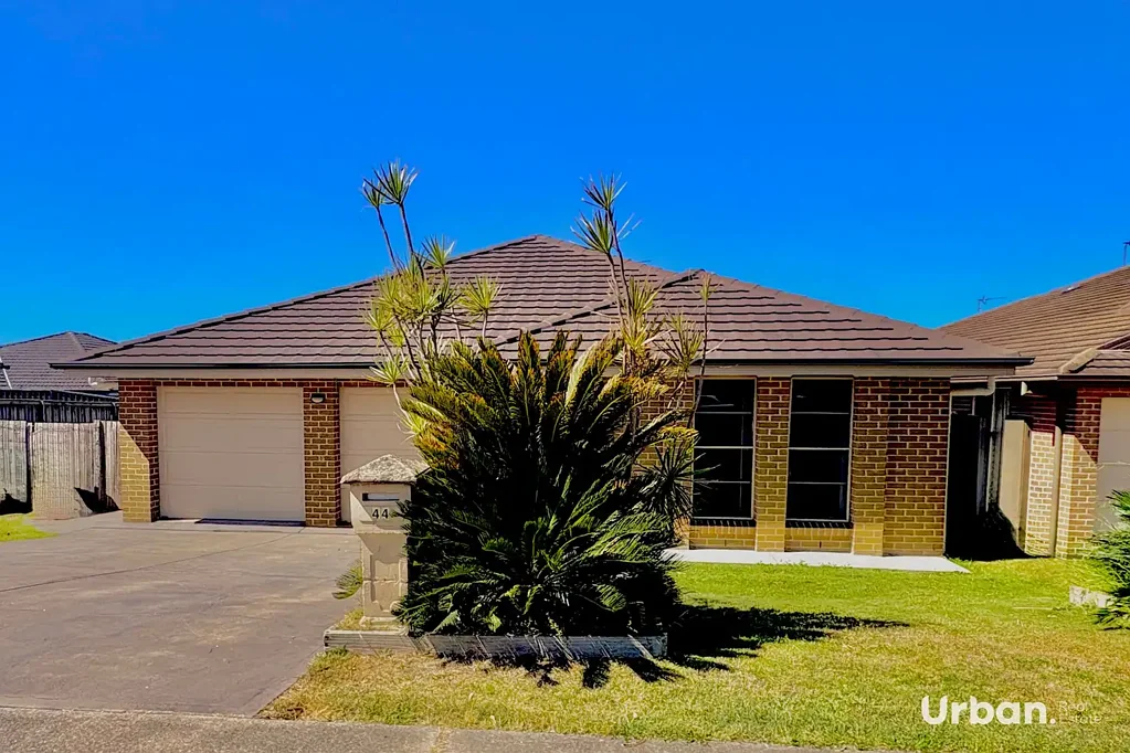 Spacious Four Bedroom Family Living in Aberglasslyn for Lease!