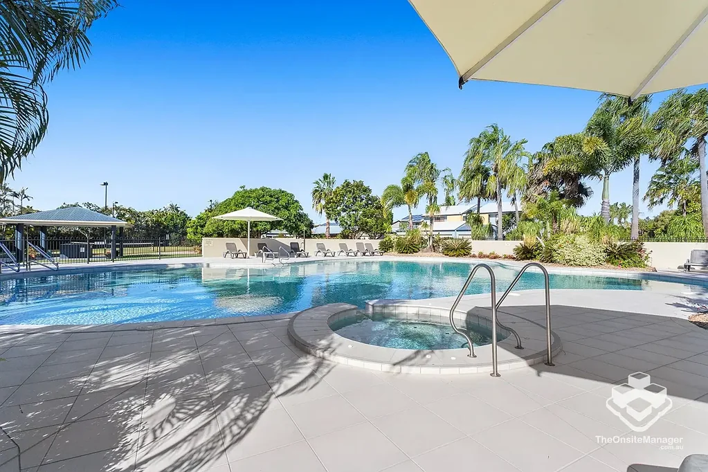 Executive unit in very popular complex