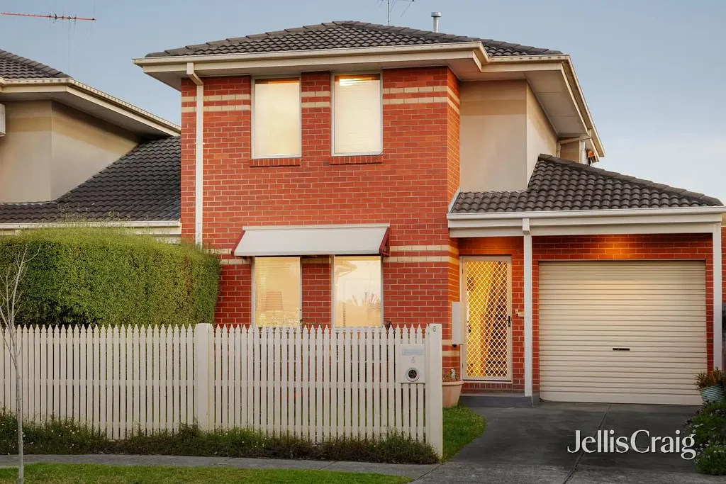 Bentleigh 2બેડરૂમ Freestanding townhouse living in the McKinnon zon