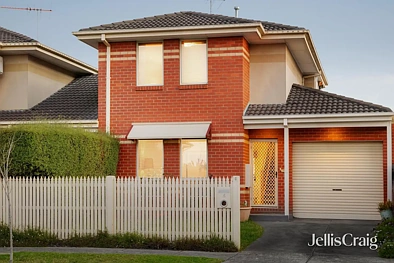 Bentleigh 2Phòng ngủ Freestanding townhouse living in the McKinnon zon