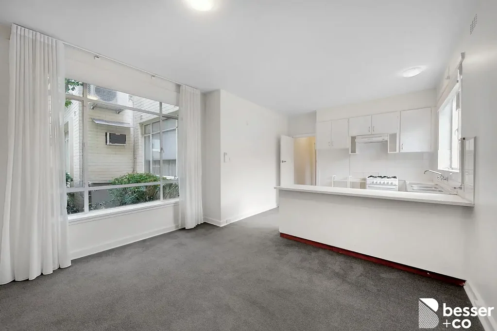 Charming One-Bedroom Ground-Floor Apartment in Prime Location