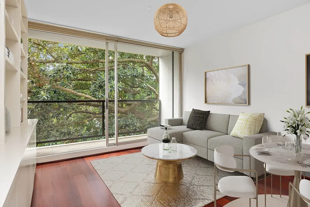 Rushcutters Bay 1房 Harry Seidler经典建筑 私密东北朝向 Rushcutters Bay景致 阳光阳台 现代厨卫 通风佳 维护佳 市中心便利 A Rarely Offered Harry Seidler Designed Split Level One Bedroom Apartment