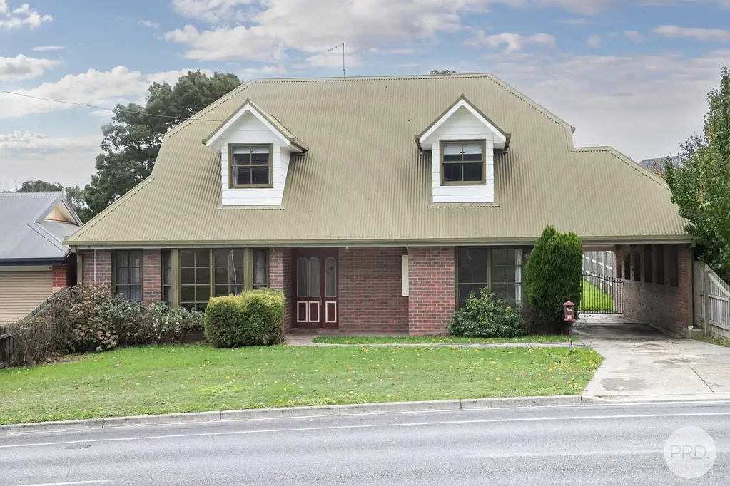 COMFORTABLE FAMILY LIVING IN PRIME BLACK HILL LOCATION