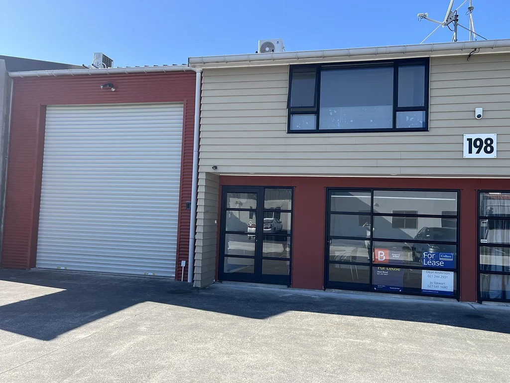 Paraparaumu Beach Standout commercial/industrial premises
