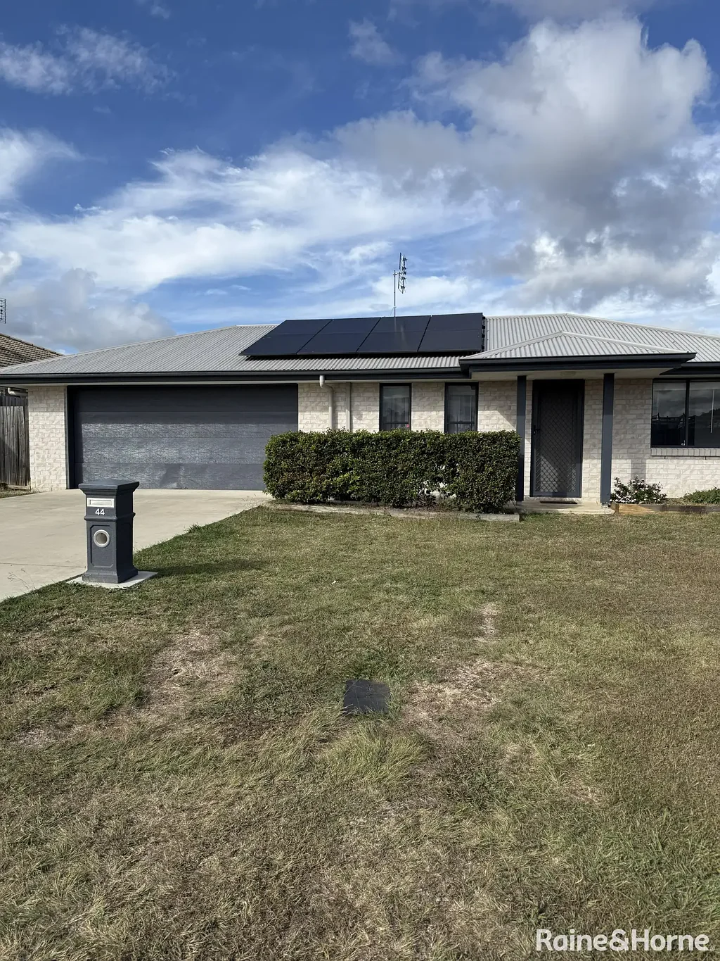 Spacious Family Home on Fully Fenced 1009m² Block