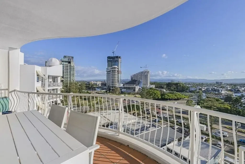 Broadbeach 1chambre Beautifully Renovated Apartment in The Phoenician - Hinterland Views