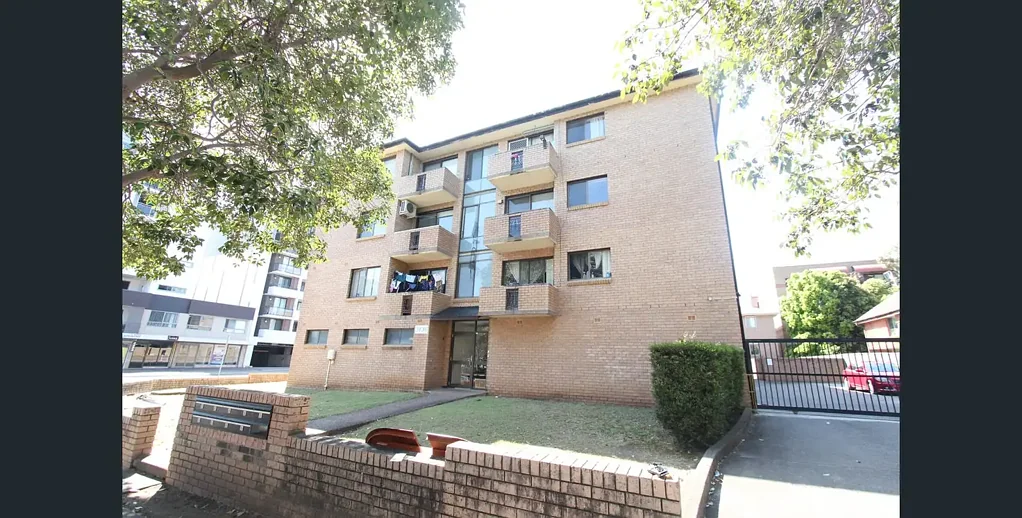 WALKING DISTANCE TO ALL AMENITIES
