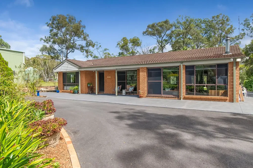 Londonderry 4 Bedroom 5 Acres of Space, Lifestyle & Ultimate Versatility